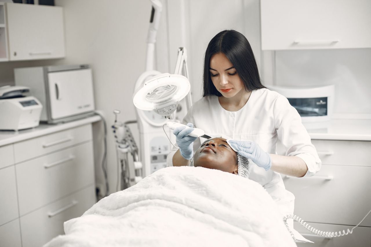 A device-based, non-invasive facial rejuvenation treatment